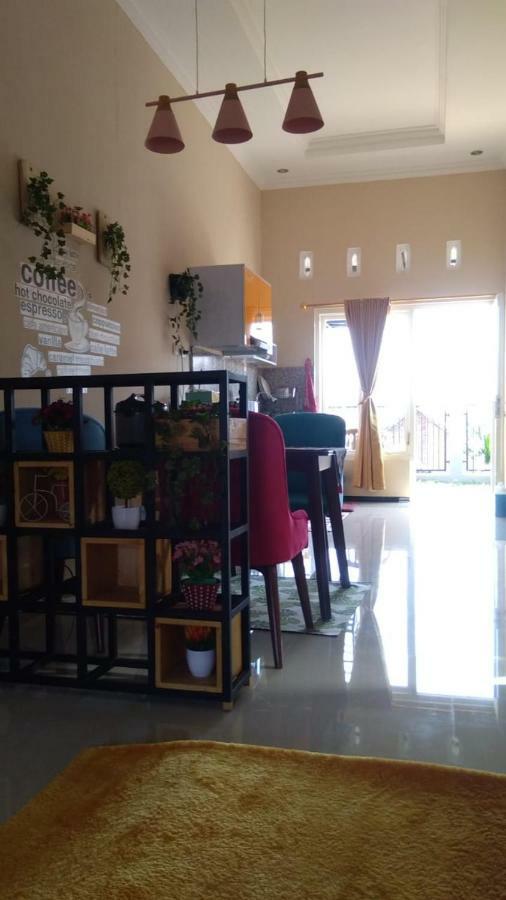 Homestay Wahyudi 1 Syariah Tlekung Экстерьер фото