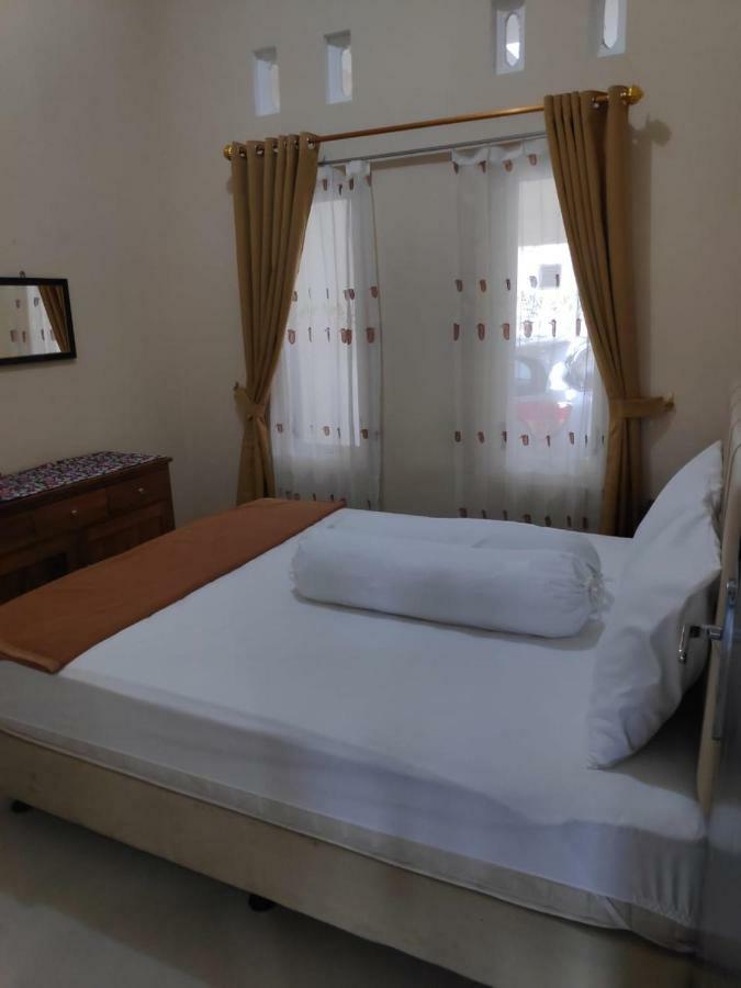 Homestay Wahyudi 1 Syariah Tlekung Экстерьер фото