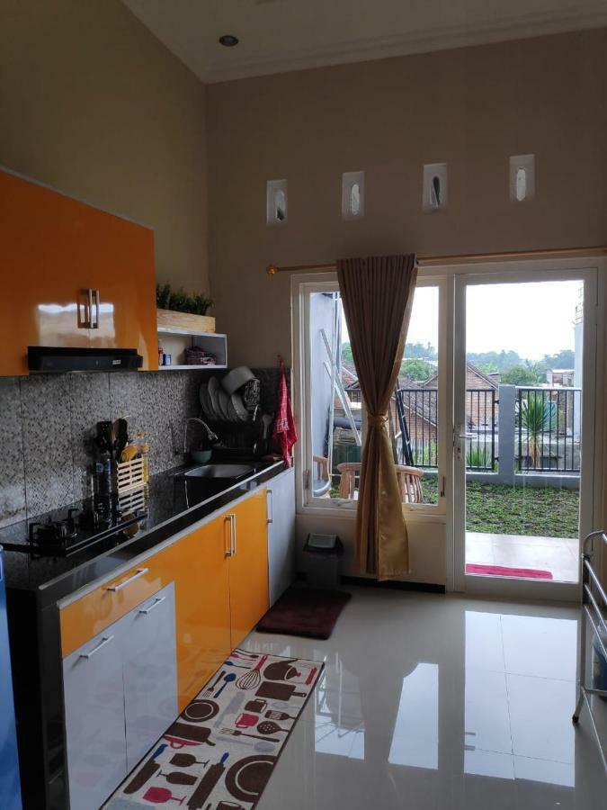 Homestay Wahyudi 1 Syariah Tlekung Экстерьер фото